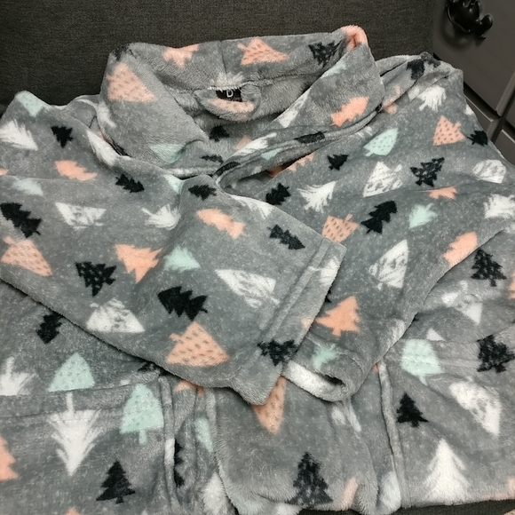 Plush Robe Tree Design Ladies Small w/ Pockets Belt Gray Black Pink Green White - Picture 13 of 16